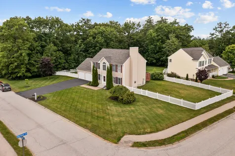 68 Lindsay Road Hooksett NH 03106