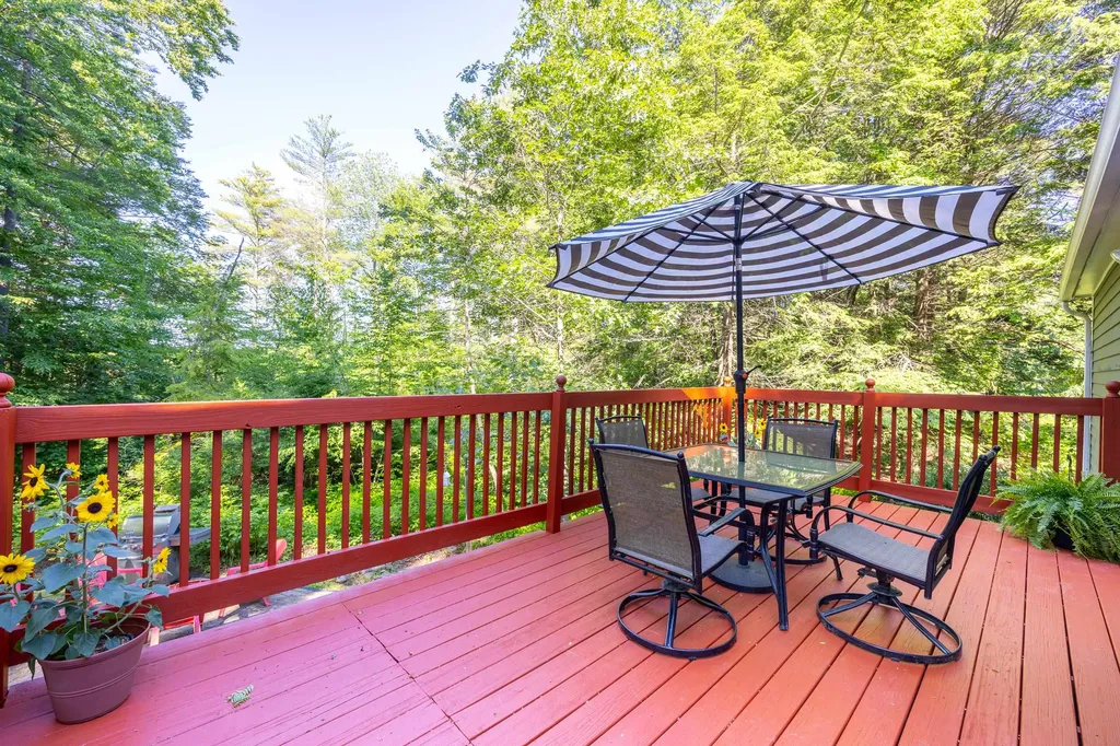 15 Kimberly Drive North Hampton NH 03862