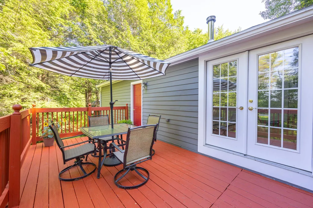 15 Kimberly Drive North Hampton NH 03862