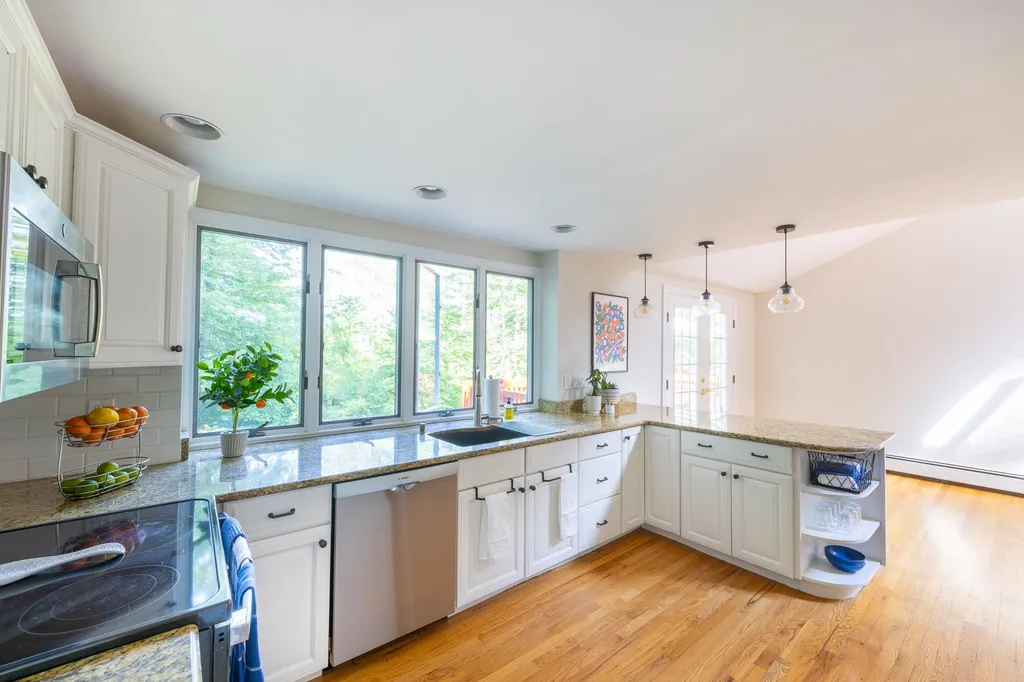 15 Kimberly Drive North Hampton NH 03862
