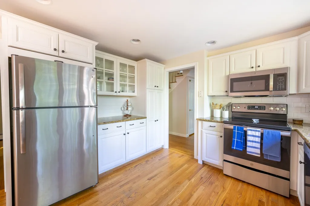 15 Kimberly Drive North Hampton NH 03862
