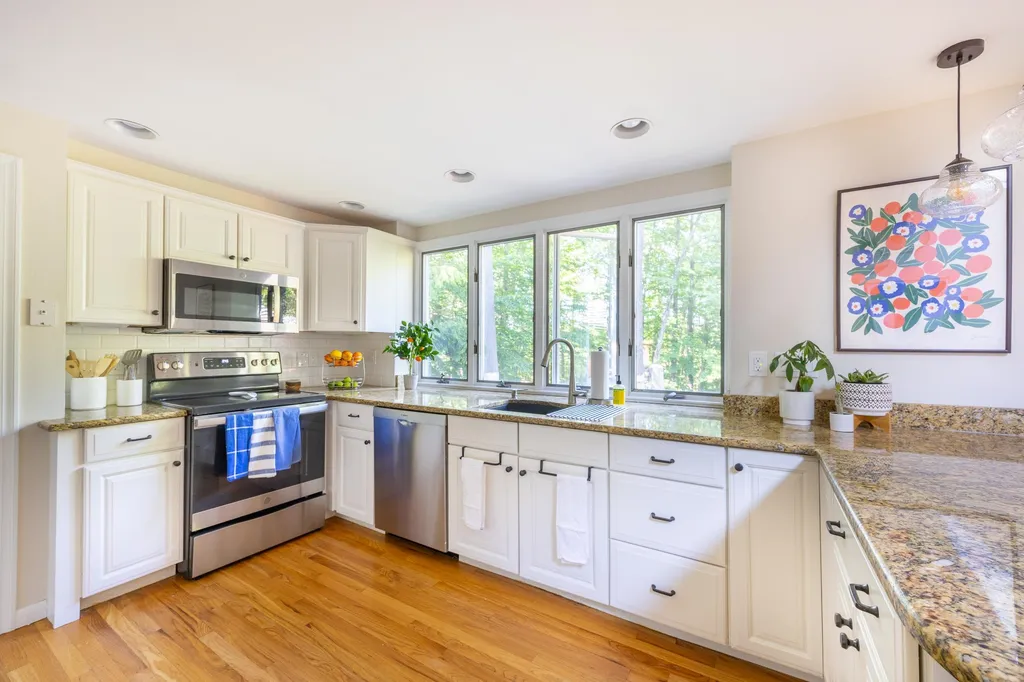15 Kimberly Drive North Hampton NH 03862