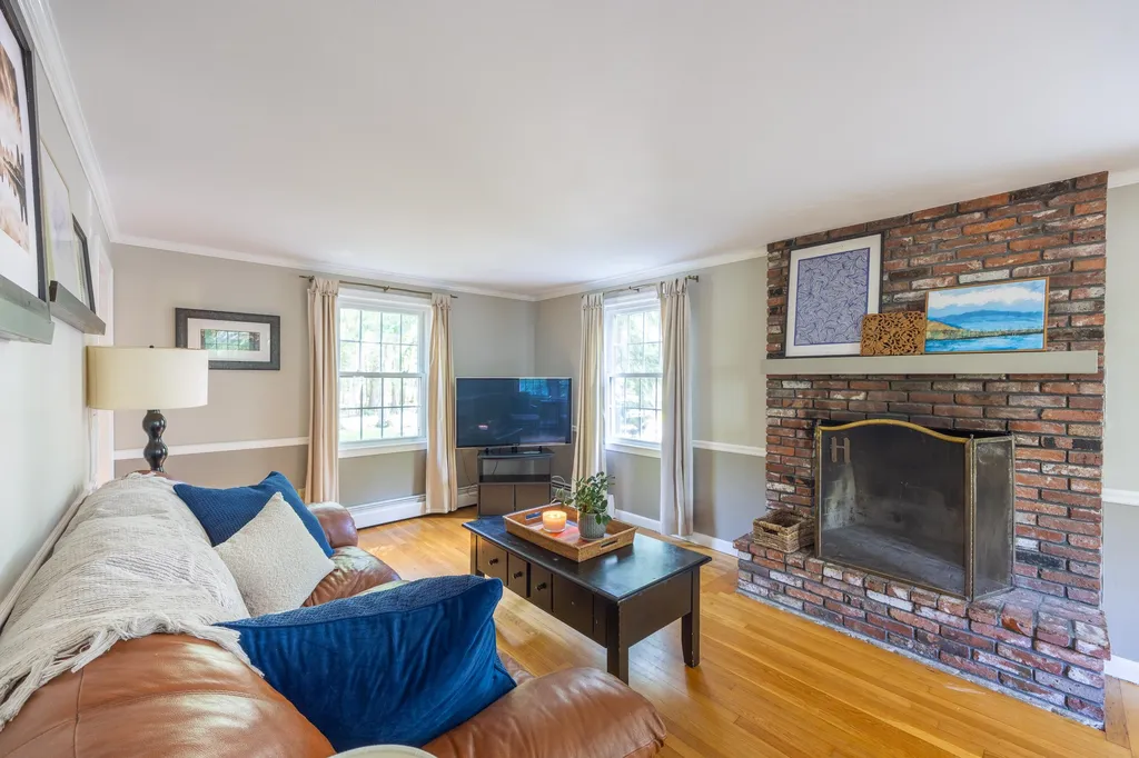 15 Kimberly Drive North Hampton NH 03862