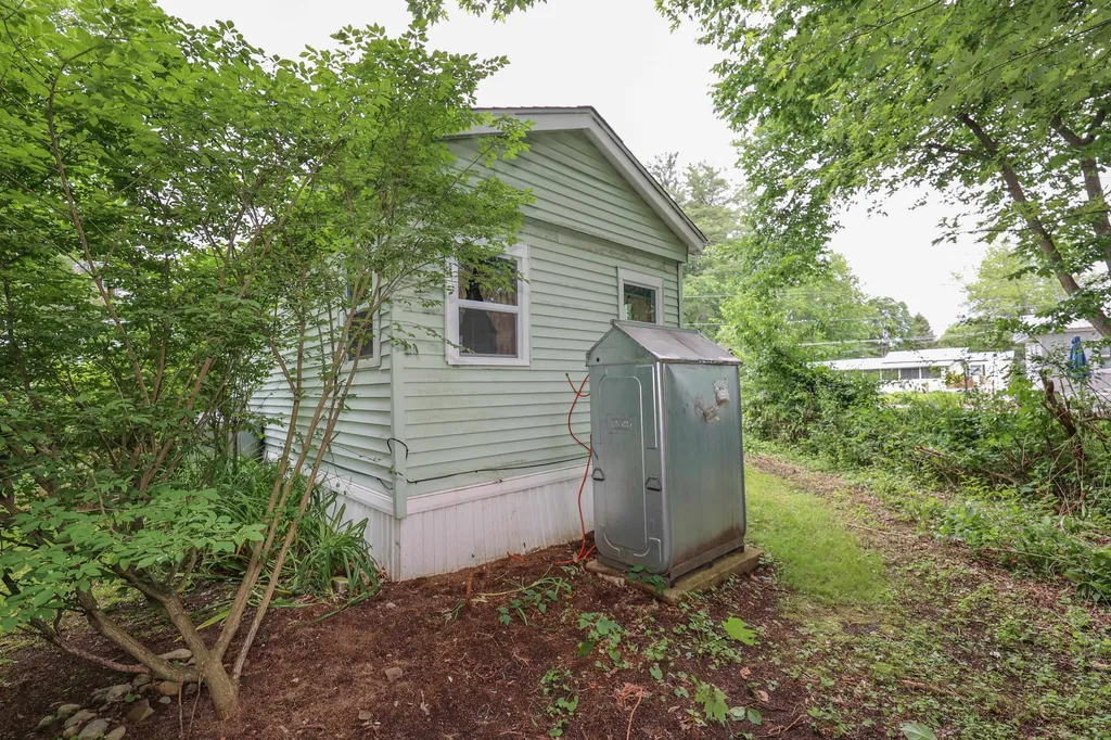 10 Bonny Street Nashua NH 03062