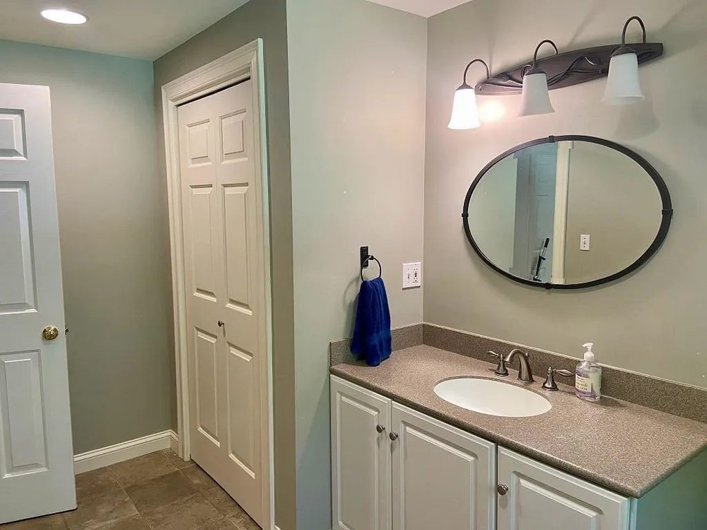 5 Meader Lane Durham NH 03824