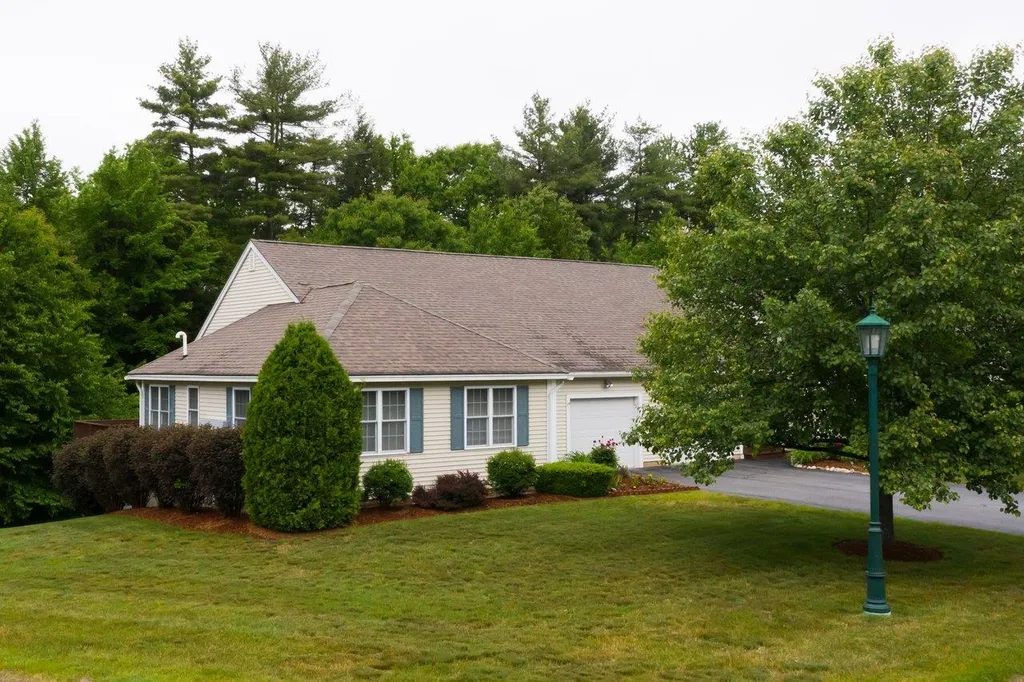 19 Buck Circle Danville NH 03819