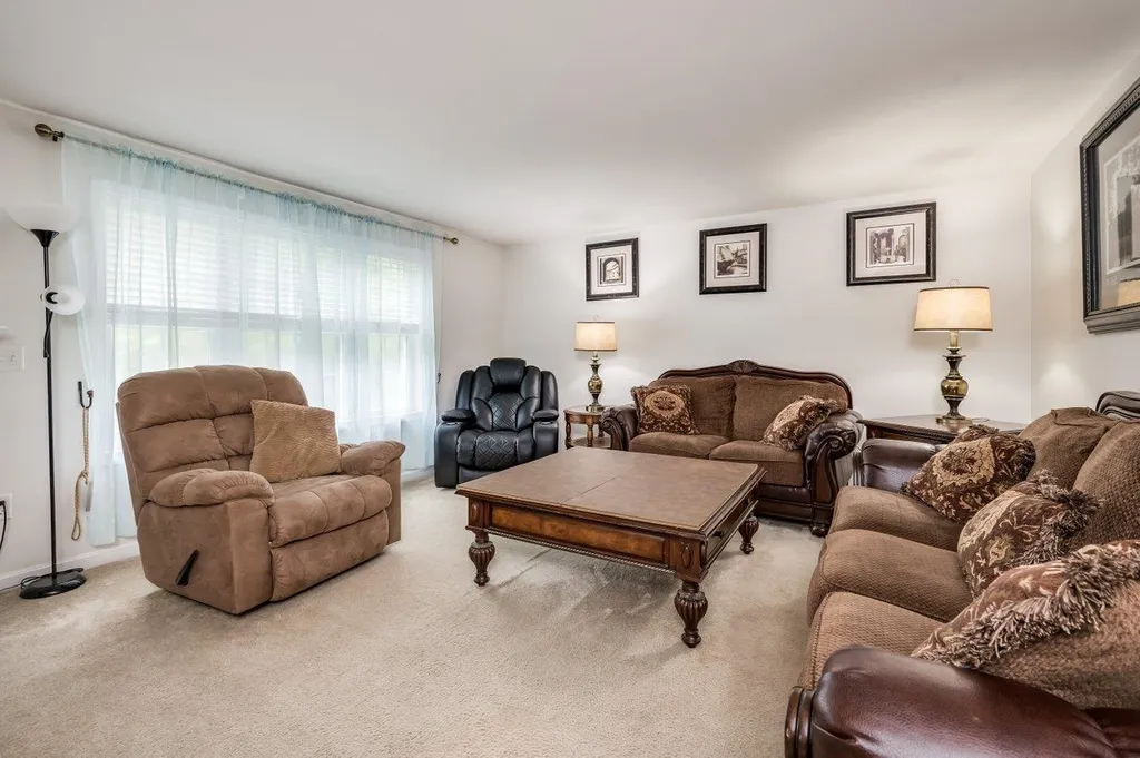 19 Buck Circle Danville NH 03819