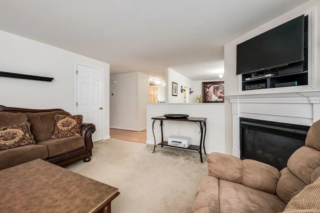 19 Buck Circle Danville NH 03819