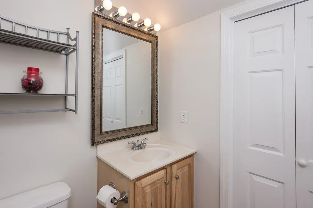 19 Buck Circle Danville NH 03819