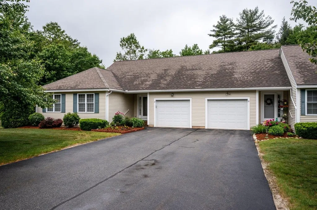 19 Buck Circle Danville NH 03819