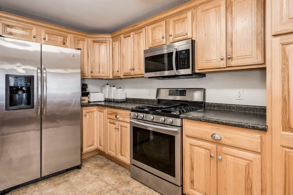 19 Buck Circle Danville NH 03819