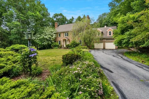 14 Maiden Lane Bedford NH 03110
