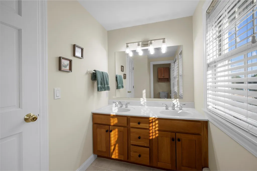10 Eagle Drive Newmarket NH 03857