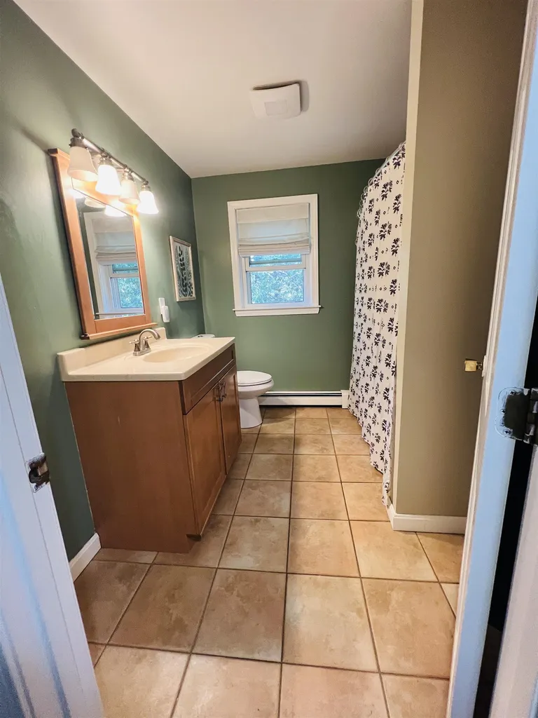 35l Tiger Tail Circle Derry NH 03038
