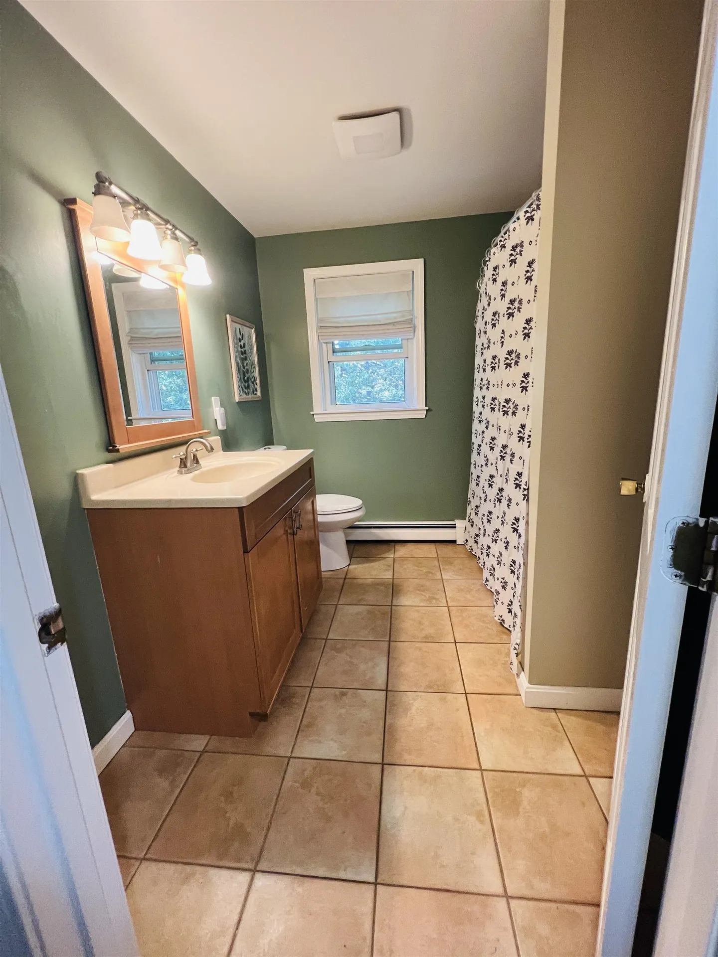 35l Tiger Tail Circle Derry NH 03038