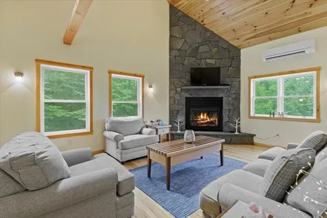 569 Maggie's Run Sunderland VT 05250