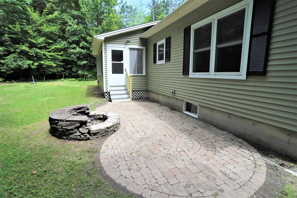 9 Clover Lane Newport City VT 05855