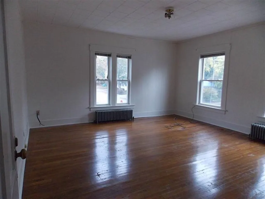 35 Oak Street Laconia NH 03246