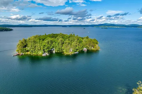 40 Treasure Island Alton NH 03810