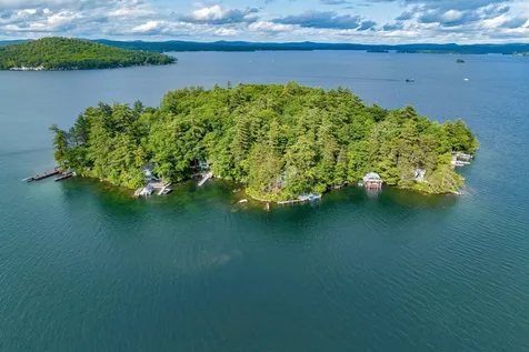 40 Treasure Island Alton NH 03810