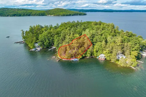 40 Treasure Island Alton NH 03810