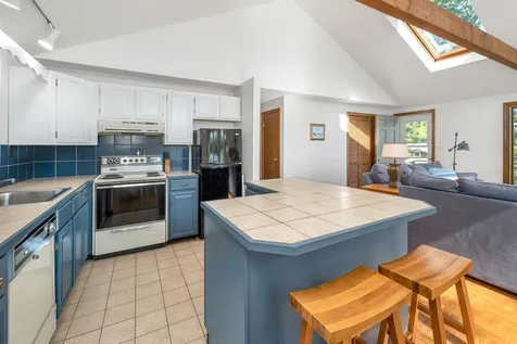 40 Treasure Island Alton NH 03810
