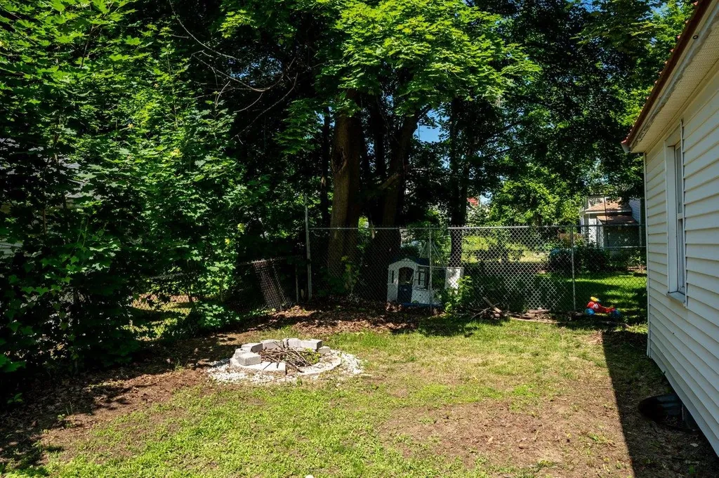 15 1/2 Maple Street Rochester NH 03867