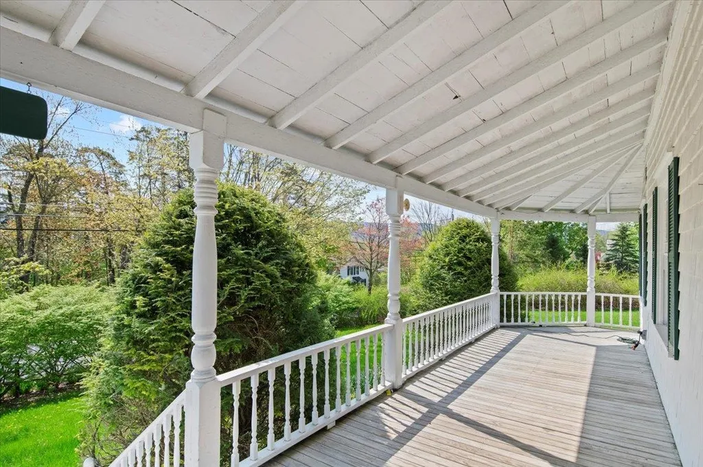 627 West Road Manchester VT 05255