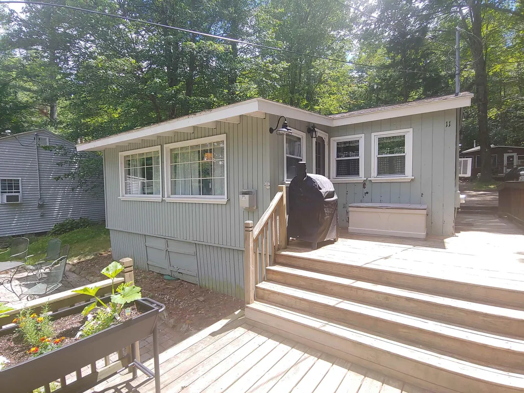 11 Marion Road Raymond NH 03077