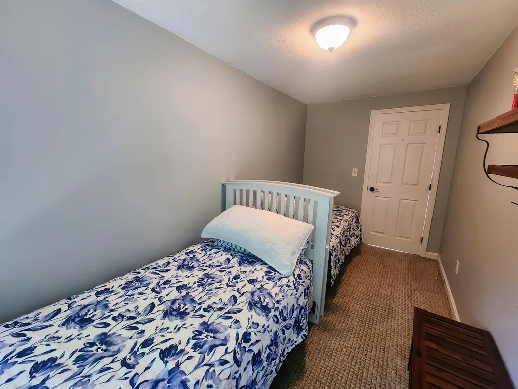 111 Lakeland Drive Hartford VT 05059