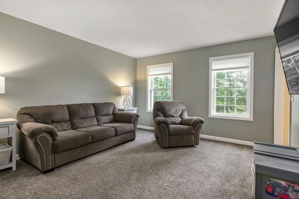 2 Lynwood Road Raymond NH 03077