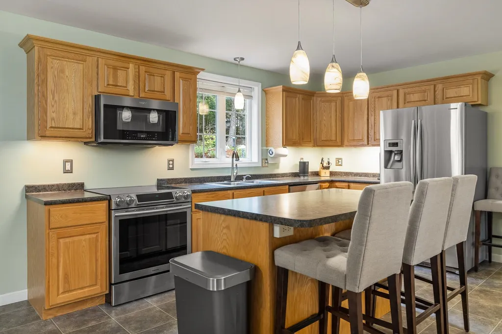 2 Lynwood Road Raymond NH 03077