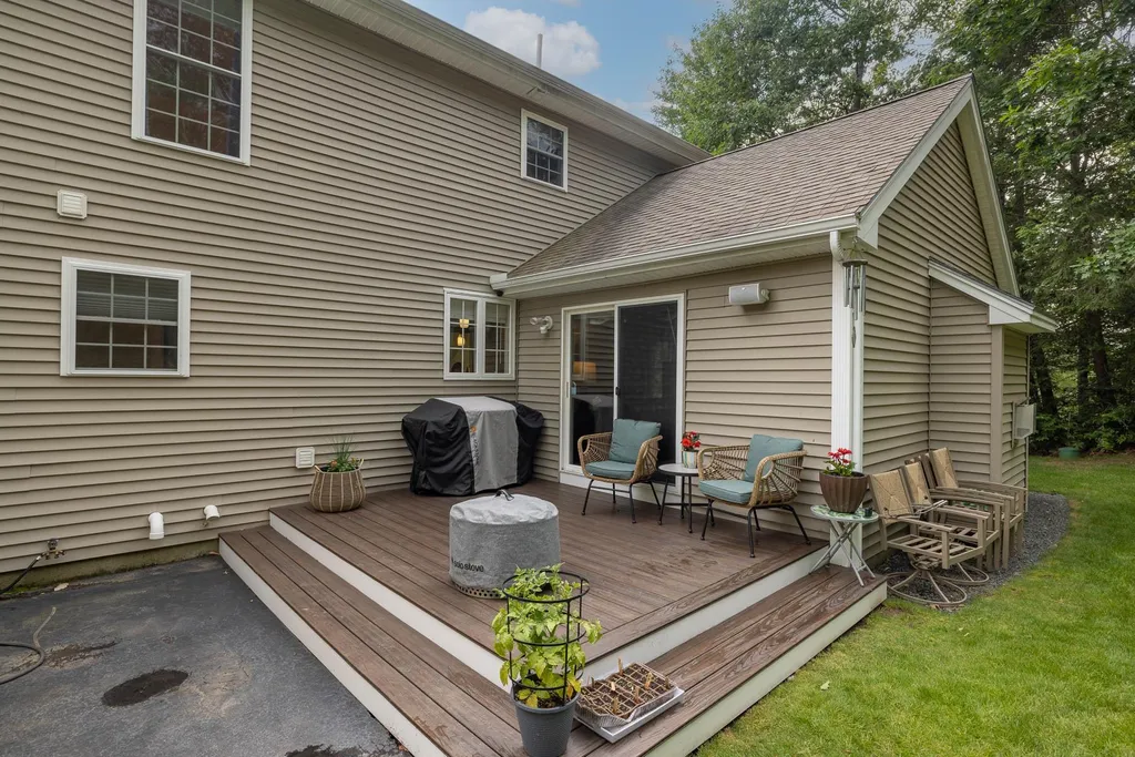 2 Lynwood Road Raymond NH 03077