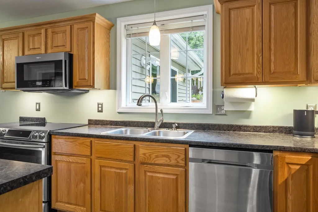 2 Lynwood Road Raymond NH 03077