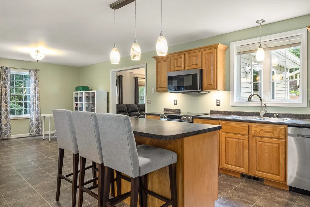 2 Lynwood Road Raymond NH 03077
