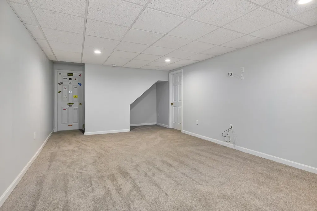 2 Lynwood Road Raymond NH 03077