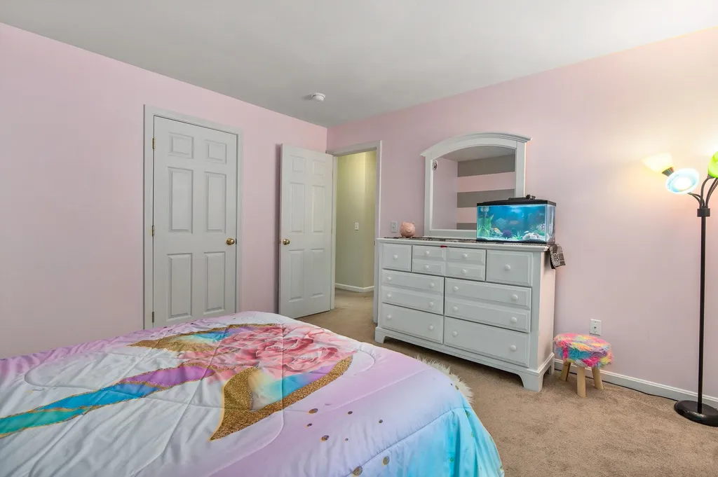 2 Lynwood Road Raymond NH 03077