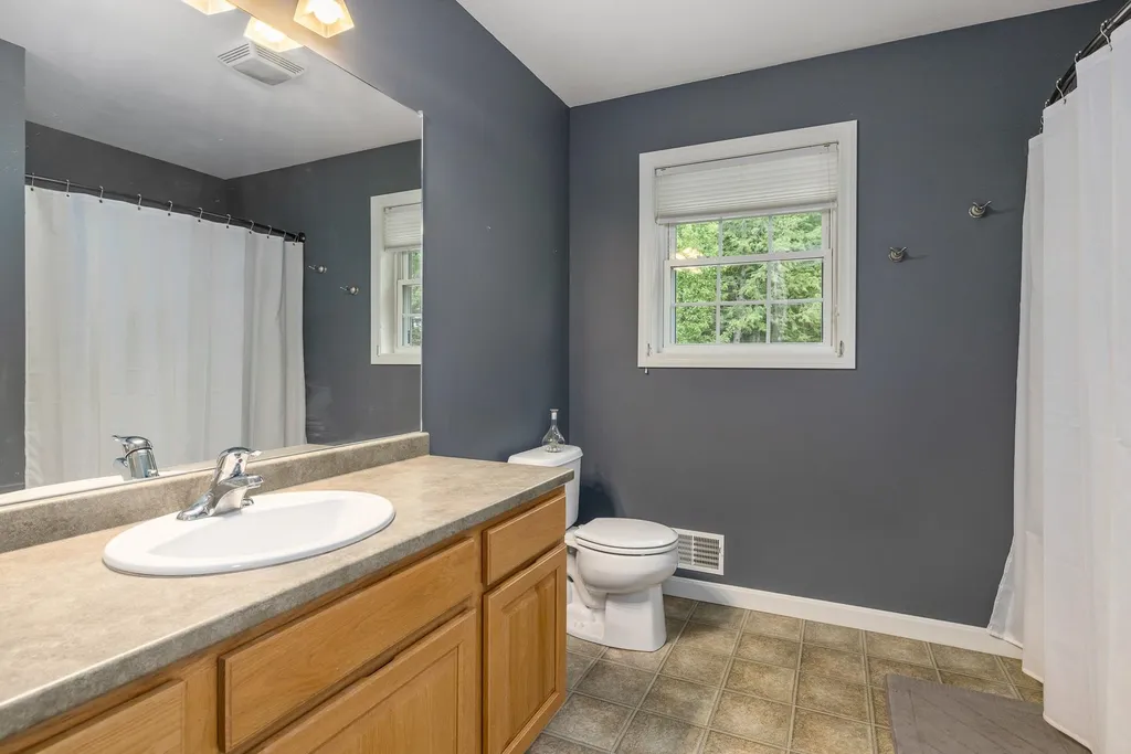 2 Lynwood Road Raymond NH 03077