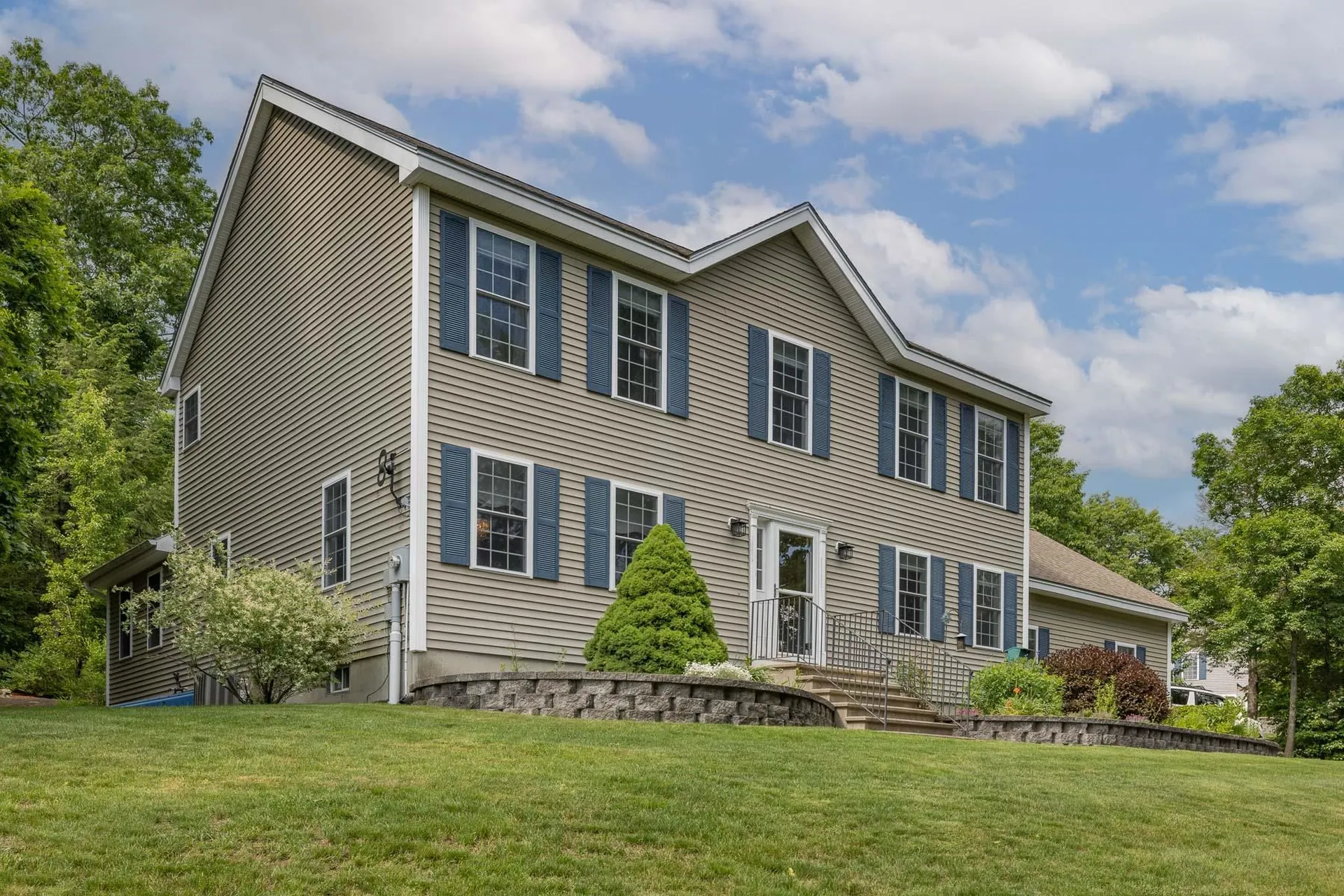 2 Lynwood Road Raymond NH 03077