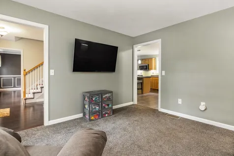 2 Lynwood Road Raymond NH 03077