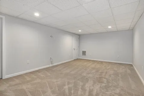 2 Lynwood Road Raymond NH 03077