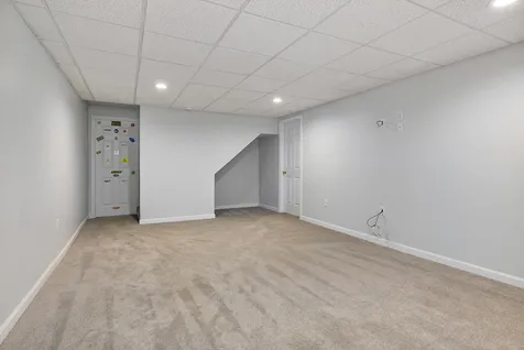 2 Lynwood Road Raymond NH 03077