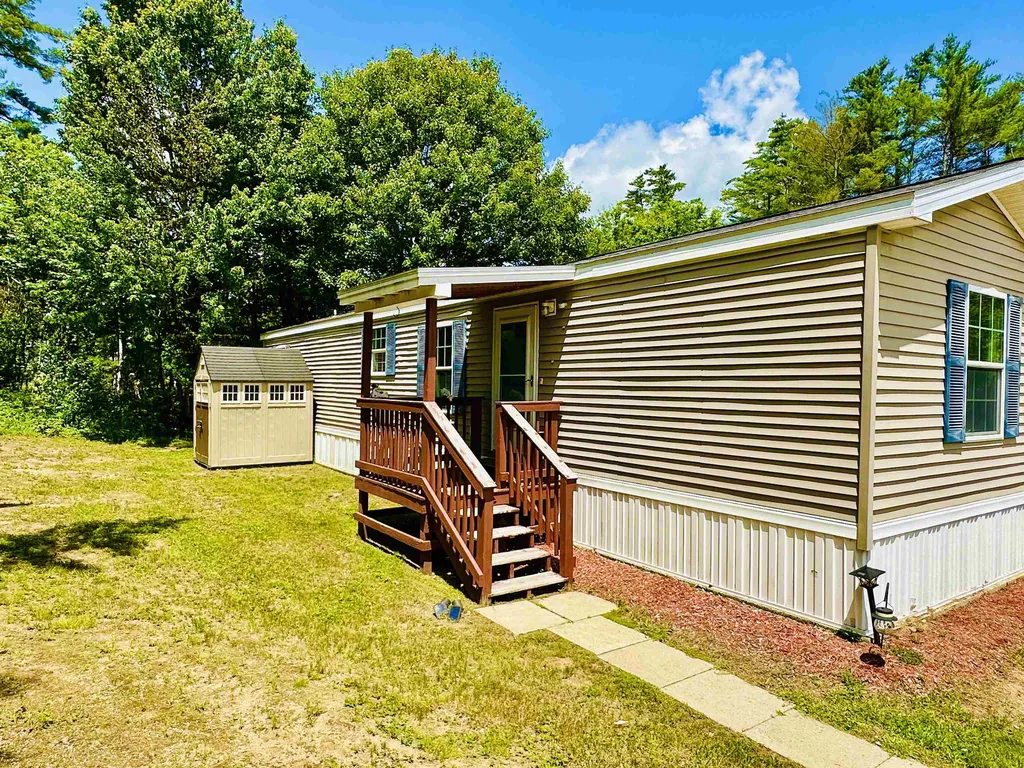 25 Fairway Avenue Newport NH 03773