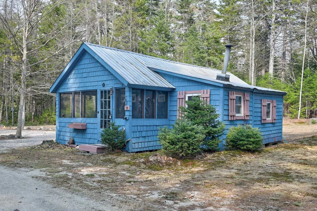19 Camp Road Albany NH 03818