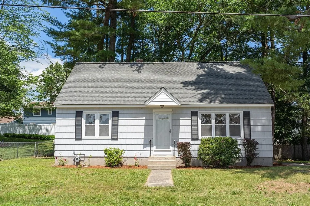 13 Briand Drive Nashua NH 03063