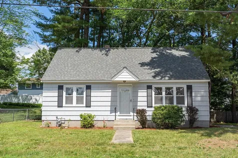 13 Briand Drive Nashua NH 03063