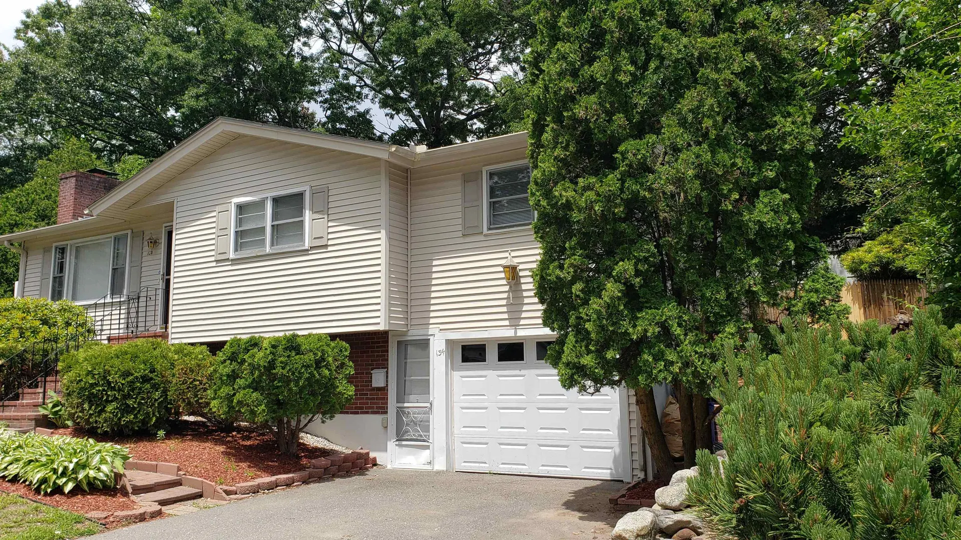 134 Dave Street Manchester NH 03104
