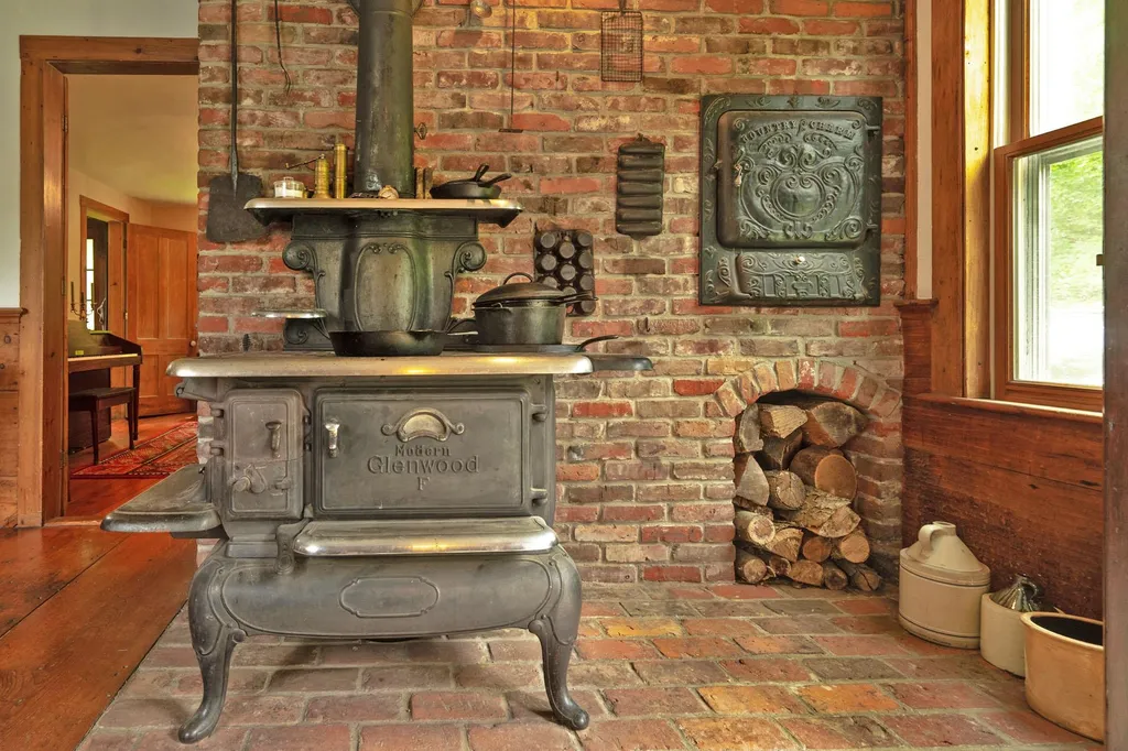 72 North Hinsdale Road Chesterfield NH 03443