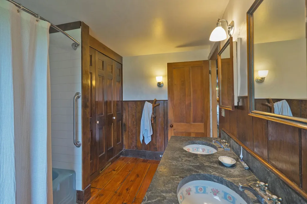 72 North Hinsdale Road Chesterfield NH 03443