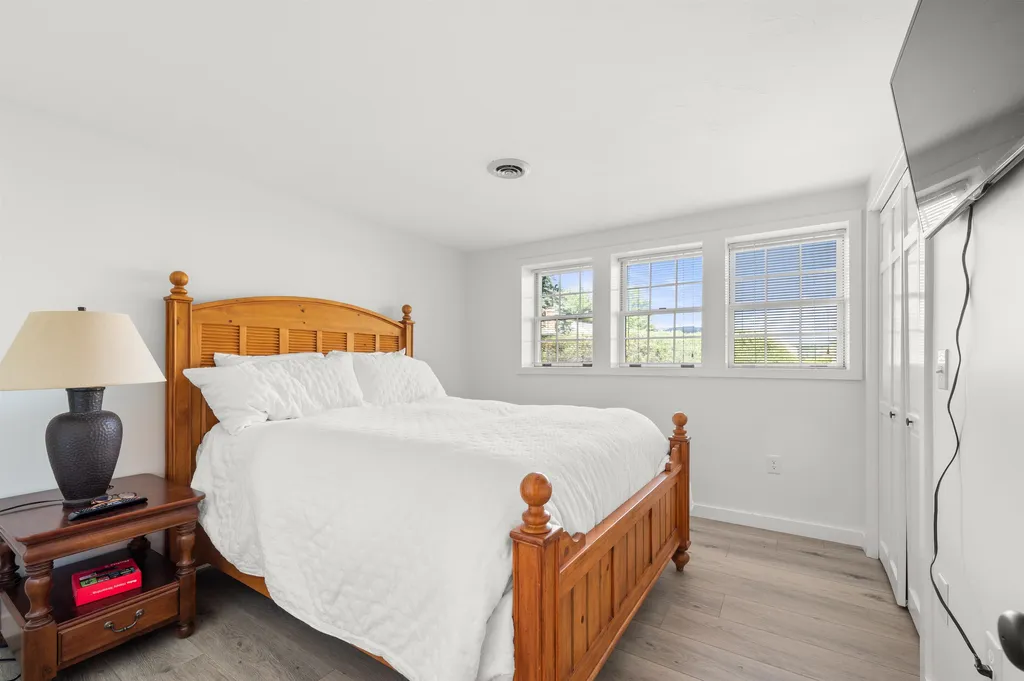 17 Crane Circle Laconia NH 03246